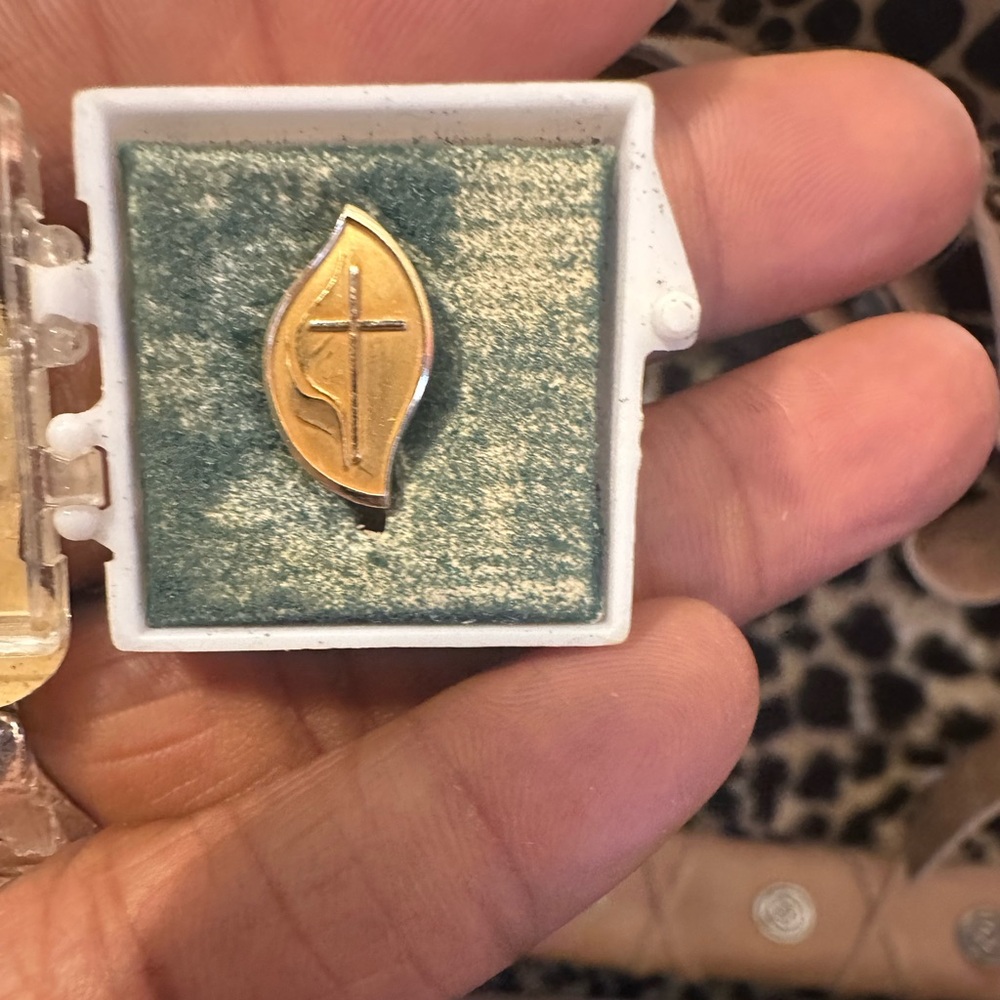 Vintage 10k Gold Cross pin Religious unisex